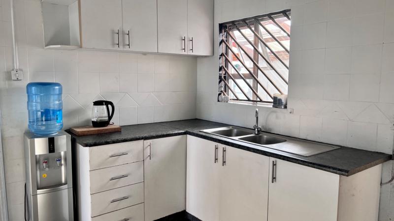 2 Bedroom Property for Sale in Silvertown Western Cape